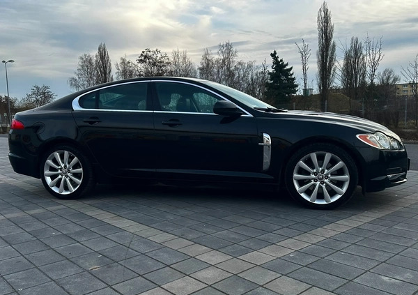 Jaguar XF cena 39900 przebieg: 217000, rok produkcji 2011 z Poznań małe 379